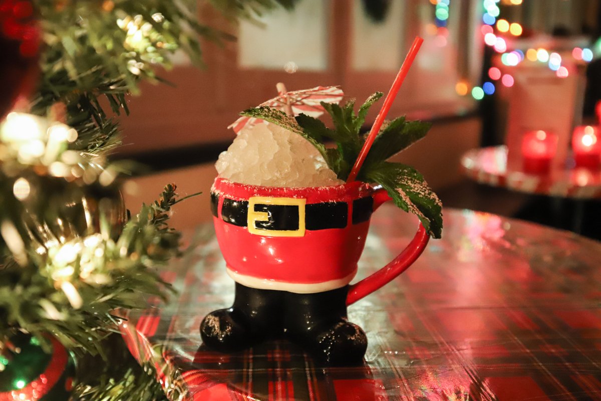 miracle on 9th street nyc photo of mug with drinks santa clause theme